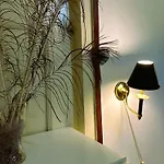 Charming In The Heart Of Апартаменти