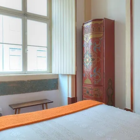 Brand New In Heart Of Лиссабон